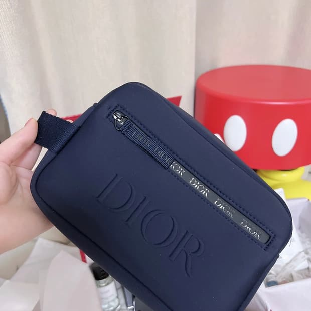 디올뷰티 스트랩 파우치