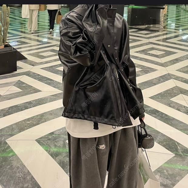 구매)아트이프액츠 21fw하이넥 레더M