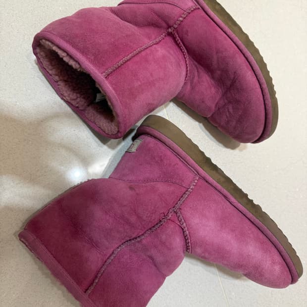 UGG 어그 W6 클래식 숏 5825 모델 핑크색 부츠 산드로 마인 슈슈