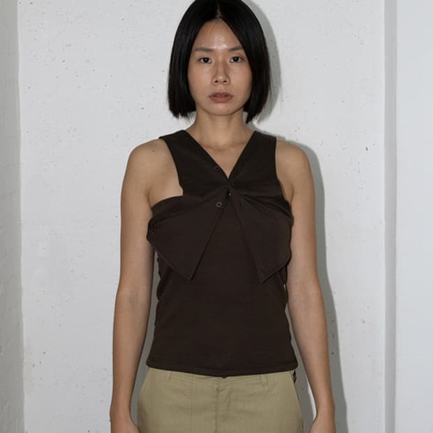 Sula Sleeveless in Cedar Brown 홀터넥 슬리브리스