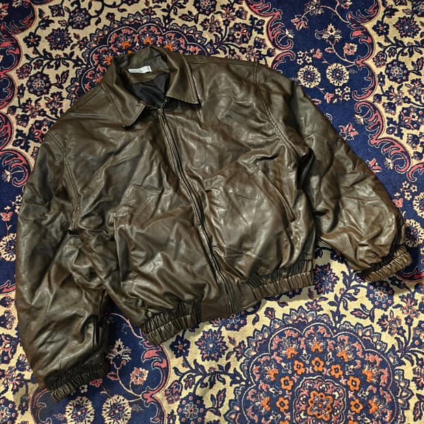 아콘(ACON) 브라운 비건 가죽 점퍼 Free