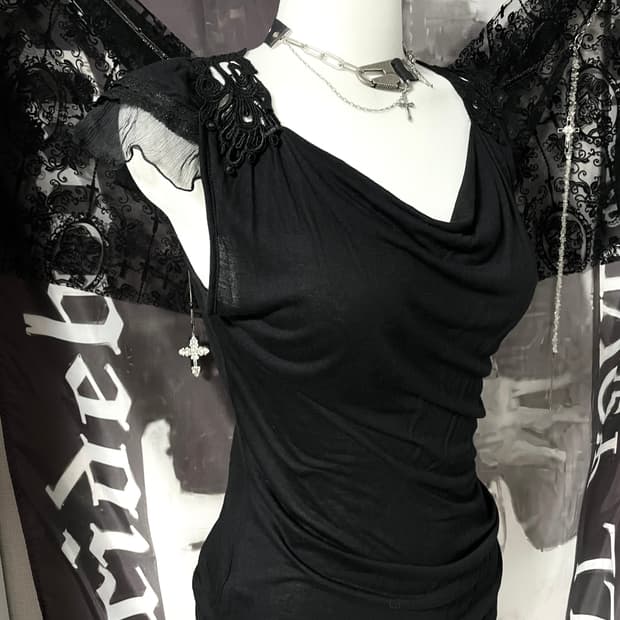 Goth Cowl Neck Top 고스카울넥드레이프란제리나시탑 핀터레스트