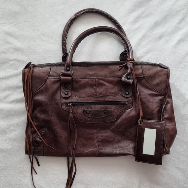 발렌시아가 브라운 모터백