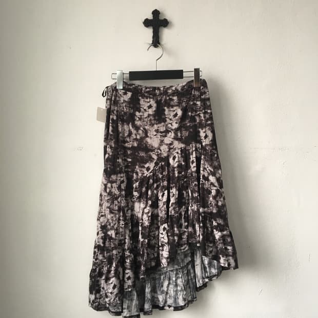 Dyed printing unbalanced skirt