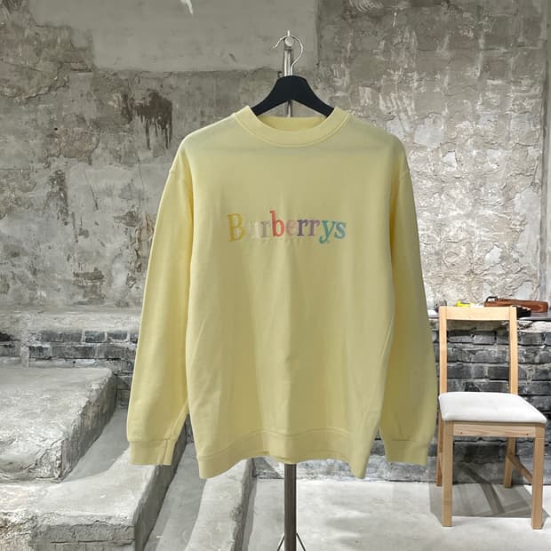 버버리 옐로우 폴리크롬 로고 크루넥 스웻 셔츠