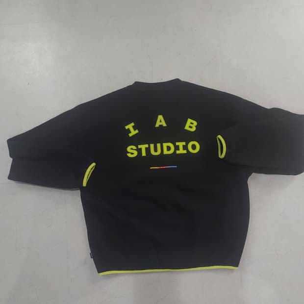 아이앱스튜디오X아식스 맨투맨 L100