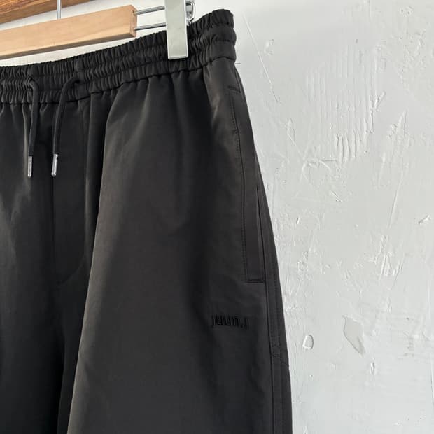 Juun.J 준지 블랙컬러 팬츠