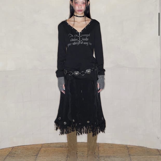 낫노잉 Stud V-Neck Ruffle Top (BLACK)