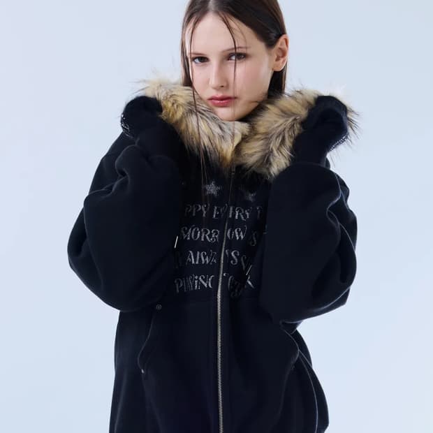 러브이즈트루 LETTER HOOD ZIPUP(BLACK)