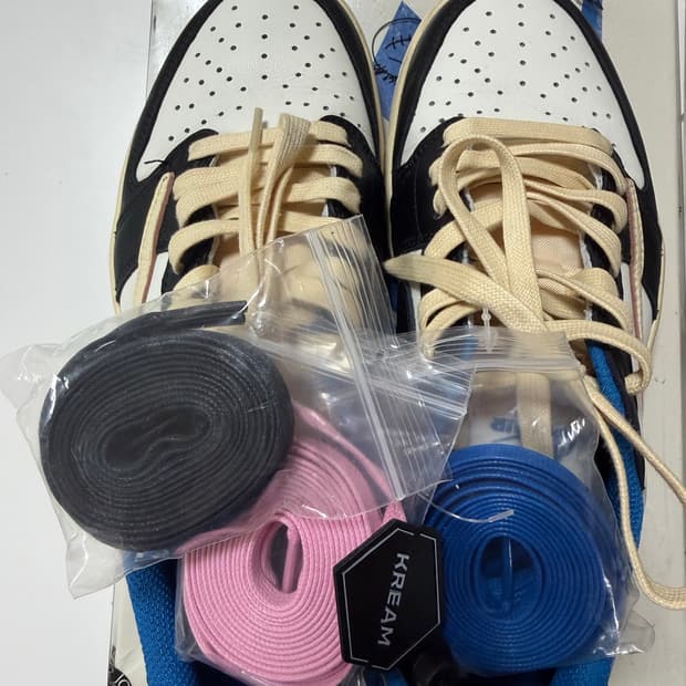 조던1 트래비스 스캇 프라그먼트 레트로 로우(240)