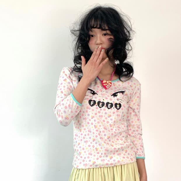 샵페어리 키티 버튼 플라워 탑