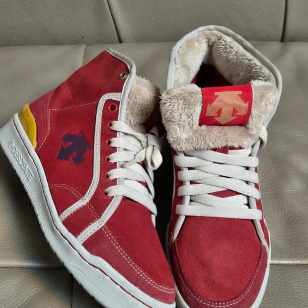 데상트 스웨이드 양털 하이 스니커즈 여자 230