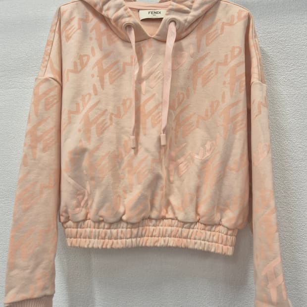 펜디 FENDI 올오버 로고 밴딩헴 크롭 후드티 / 55(정품)