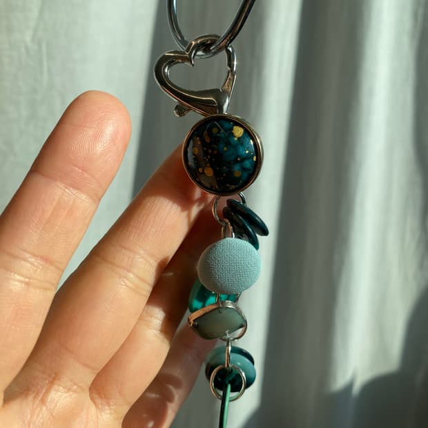 vintage button keyring_blue