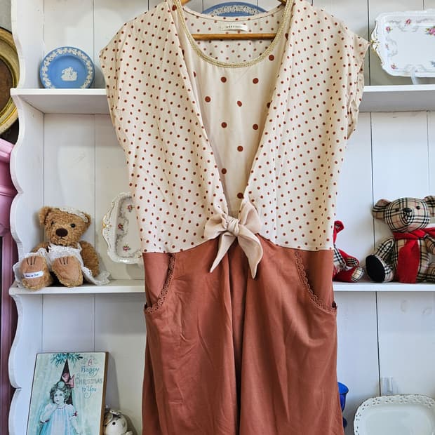 엑시즈팜(axes femme) 도트 리본 배색 원피스