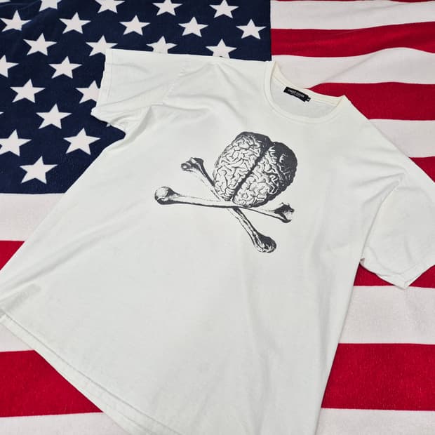 UNDERCOVER 브레인 본 반팔 티셔츠 화이트