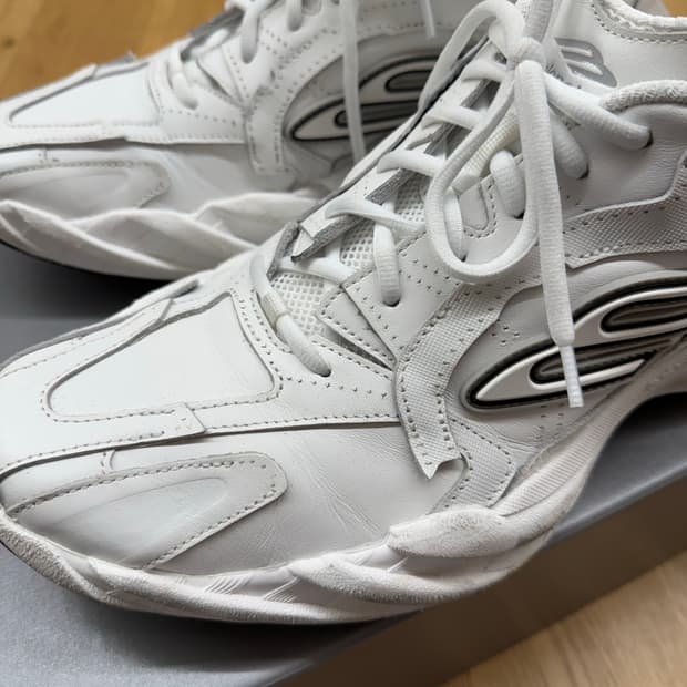 발렌시아가 먼데이 화이트 42