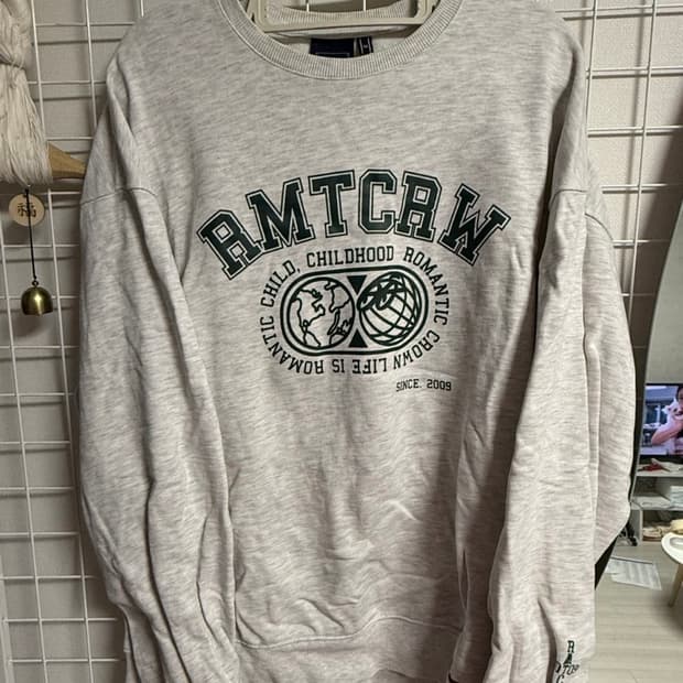 로맨틱크라운 맨투맨