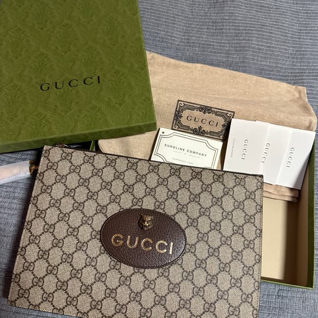 구찌 네오빈티지 GG 수프림 타이거헤드 클러치백