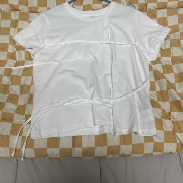 SIDE RIBBON TIE WRAP SHORT SLEEVE T SHIR