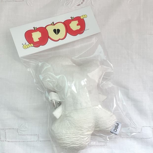 퍼피북클럽 팝업 한정 나비 키링