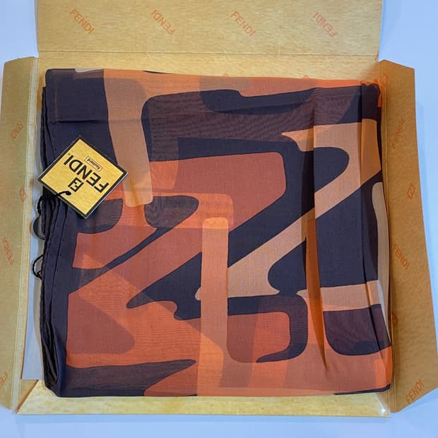 (새상품) 펜디 실크 스카프