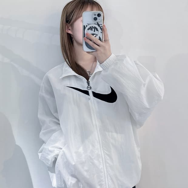 나이키 화이트 빅스우시 오버핏 바람막이