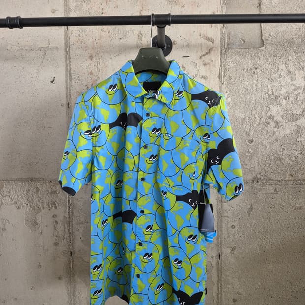 새상품)반스  독특한 캐릭터 반팔셔츠