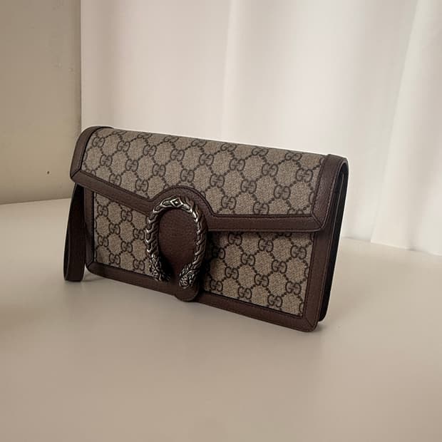 구찌(Gucci) 디오니서스 GG 슈프림 캔버스 클러치백