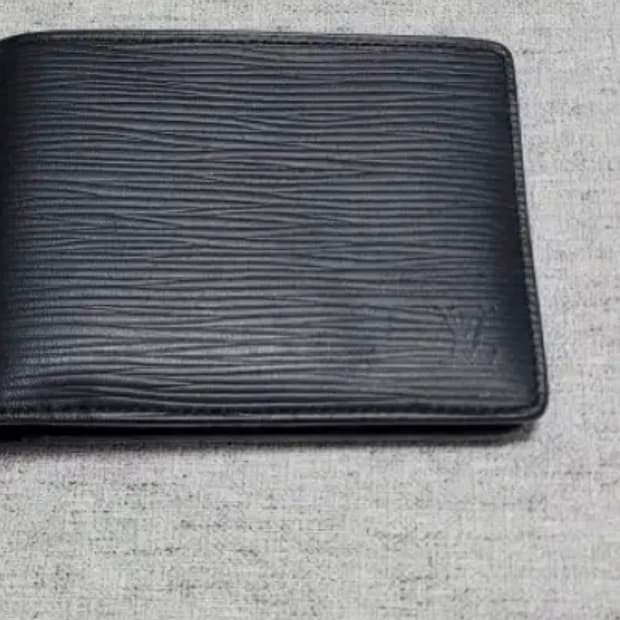 루이비통 에피 멀티플 반지갑 블랙