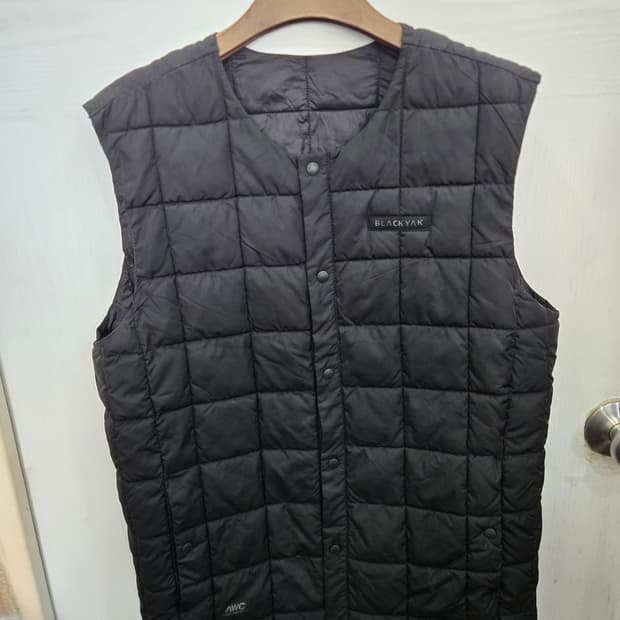 105,XL )) BLACK YAK 블랙야크 올블랙 경량 조끼!