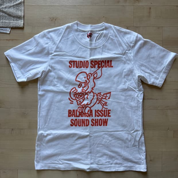 유니클로 UT 발란사 M