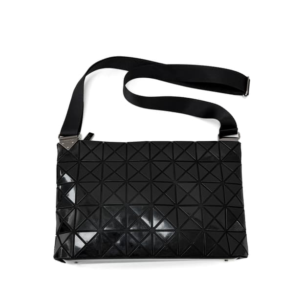 바오바오 루센트 블랙 크로스백