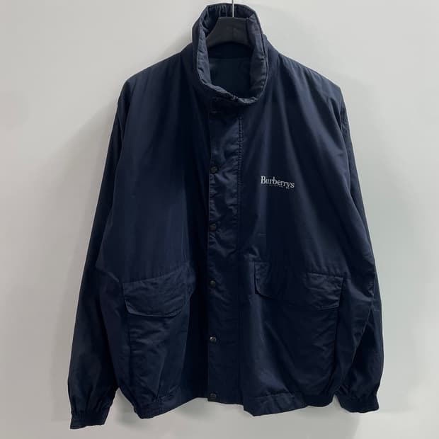 버버리 스펠아웃 네이비 오버핏 바람막이 (on.45)