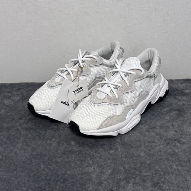 새상품) 220(225~230) 아디다스 코리아 오즈위고 흰색 운동화