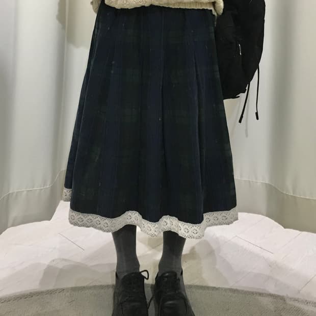 모리 체크 레이스 미디 스커트