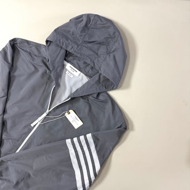 [5/당일출고]톰브라운 사선완장 립스탑 바람막이