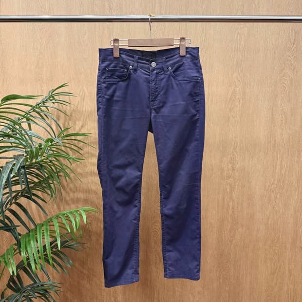 아크네스튜디오 코튼 팬츠 스트레이트 핏 5포켓 메탈 버튼 디테일 네이비