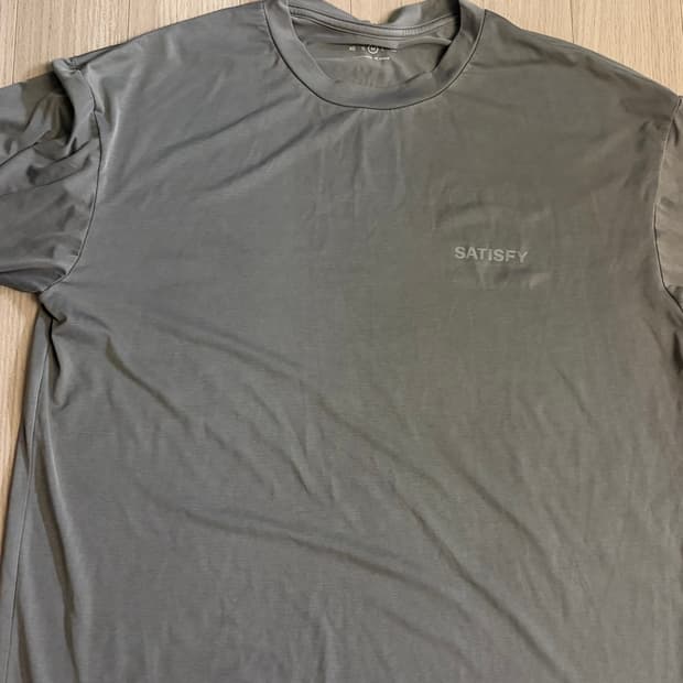 Satisfy Auralite 반팔 티셔츠 그레이