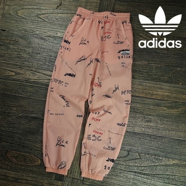 [아디다스] 멀티 그래픽 프린팅 나일론 조거 팬츠 M19716