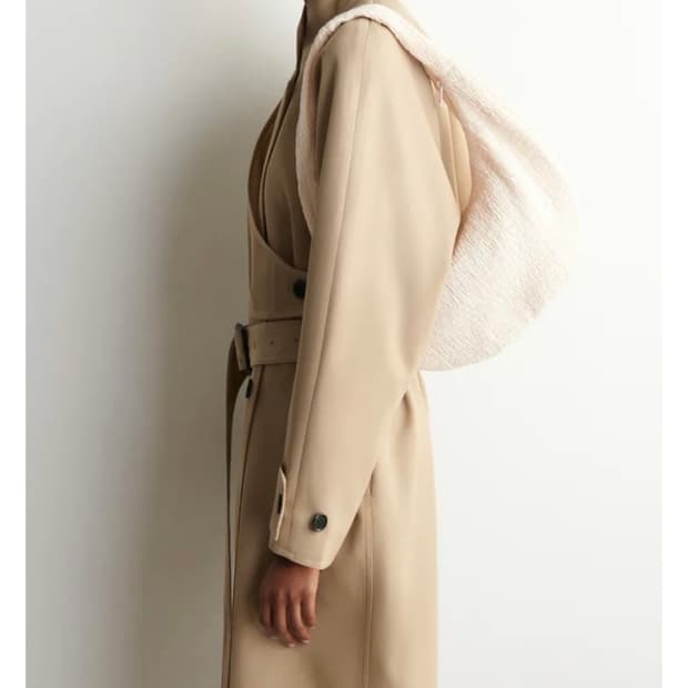 cos 스모크드 숄더백 아이보리