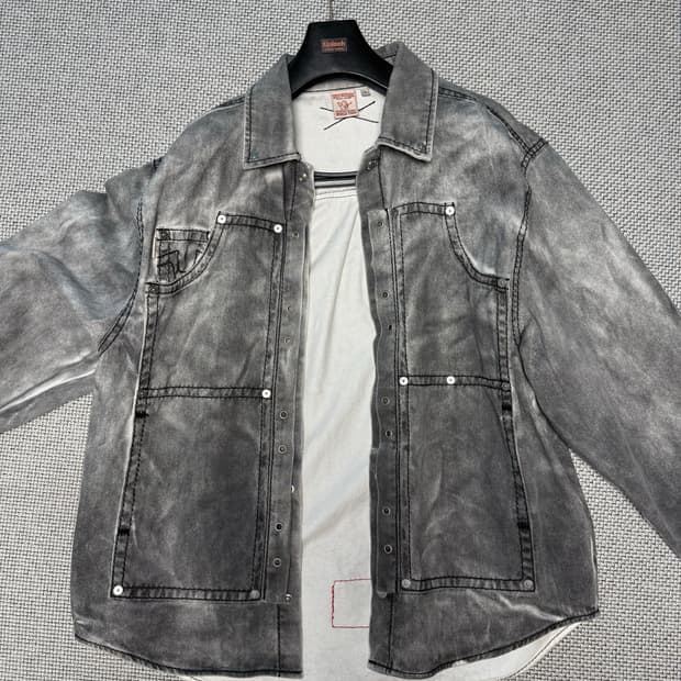 True Religion 그레이 워싱 데님 셔츠