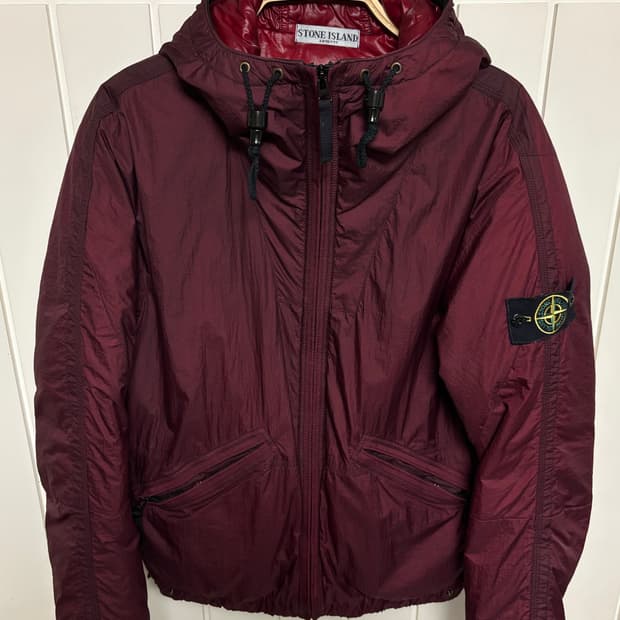 스톤아일랜드 10a/w 구스다운 자켓 버건디 L