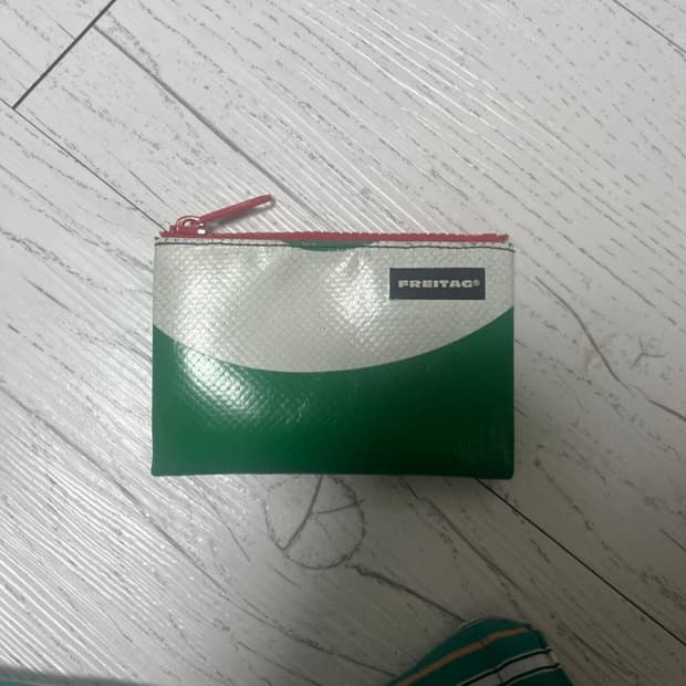 프라이탁 동전 지갑 그린/화이트