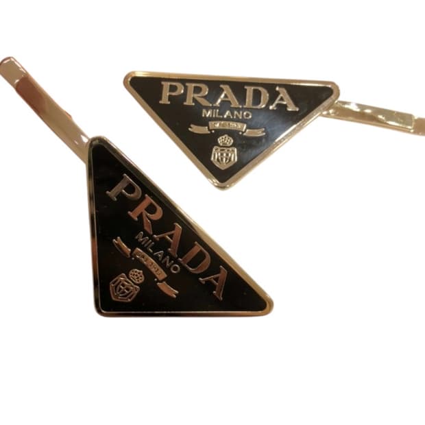 프라다 메탈 헤어 클립
