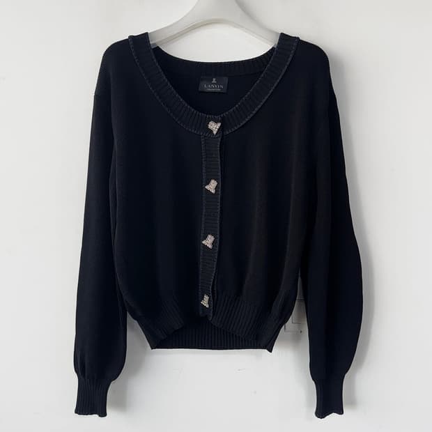 랑방컬렉션 로고 비즈 포인트 니트 가디건