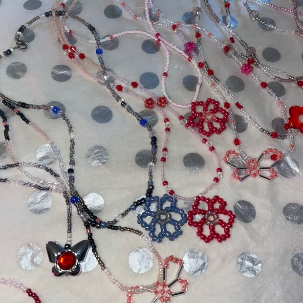 다크 그레이 프릴 반팔 티셔츠