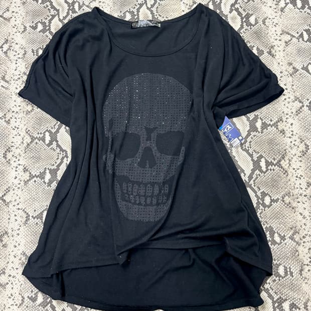 “Dig Deep” Y2K Cubic Skull Print Over Si