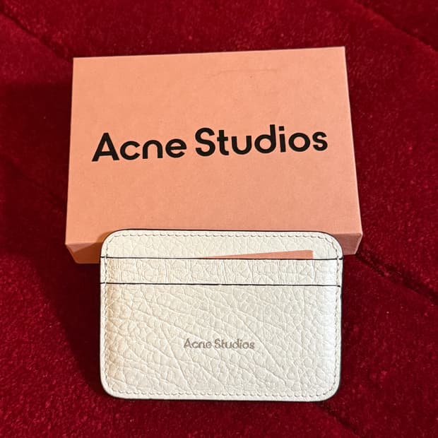 아크네스튜디오 레더 화이트 카드지갑