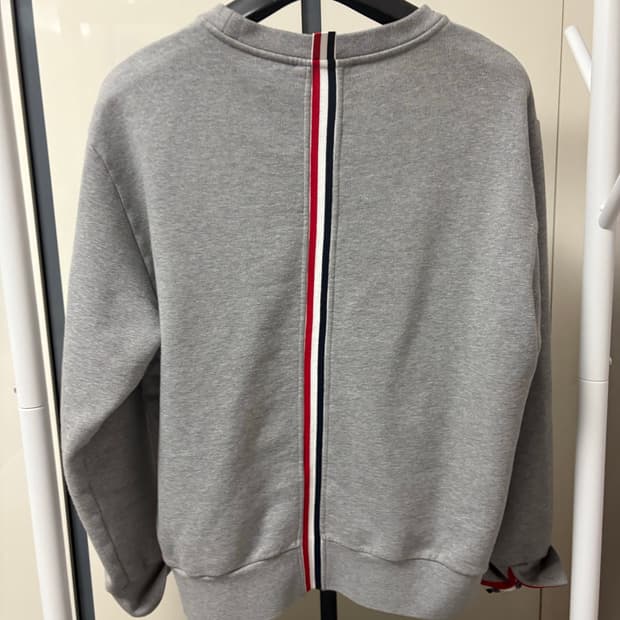 톰브라운 백삼선 그레이 맨투맨 4사이즈